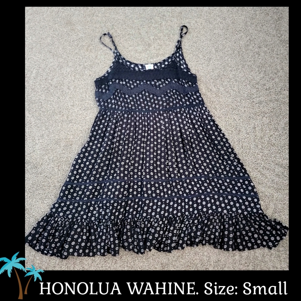 HONOLUA WAHINE: Size: S/ Cute Daisy Print Babydoll Dress